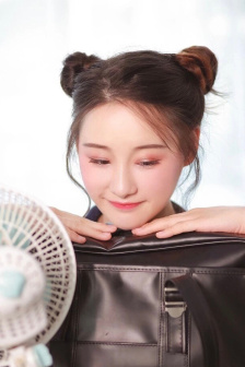 美女上厕所